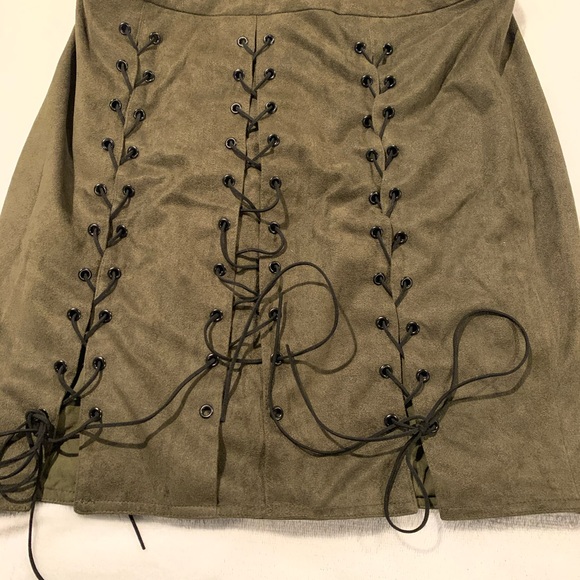 Hunter green skirt - Picture 3 of 4